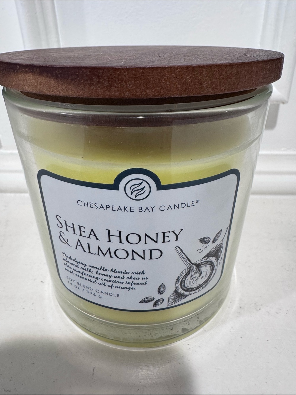 Chesapeake Bay Shea Honey & Almond Jar Candle - Pale Yellow